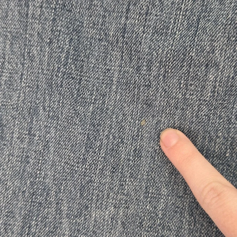 Diesel Jeans Mens Light Blue Straight Button Fly Faint Stains Hem Fits 28x30‎